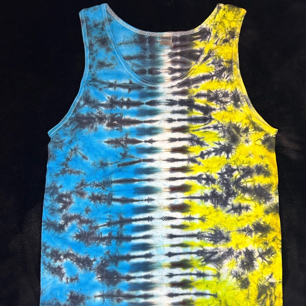 Men’s small tie dyed tank!